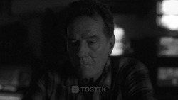 Мужчина пьет алкоголь - картинка gif