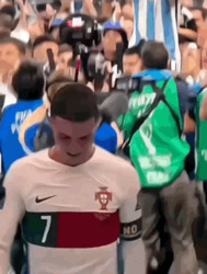 Поражение Роналду и триумф Месси - картинка gif