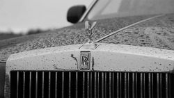 Статуэтка Rolls-Royce убирается внутрь - картинка gif