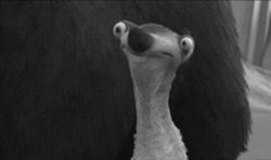 Сид прячется за спину - картинка gif