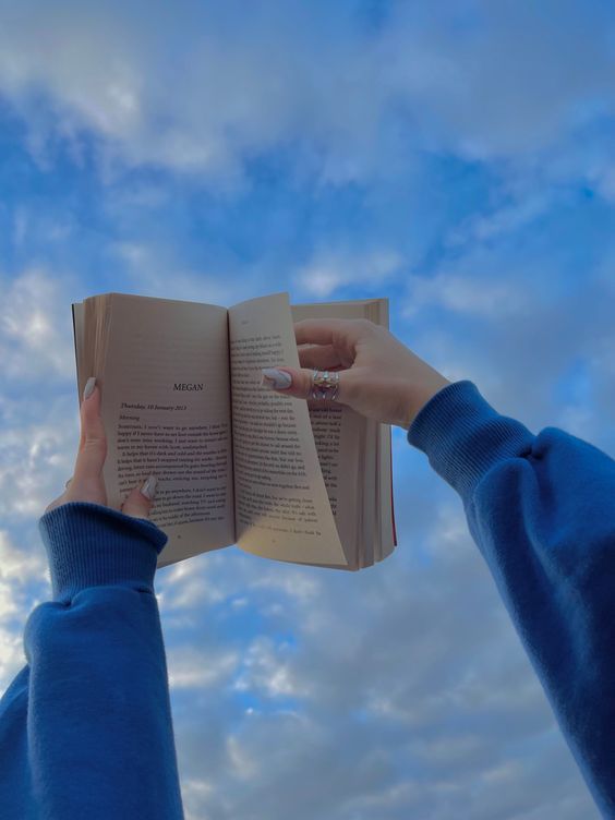 Чтение книги на небе - гифки и картинки