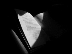 Перелистывание страниц книги - картинка gif