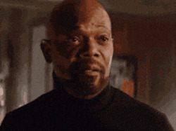 Сэмюэл Л. Джексон качает головой - картинка gif