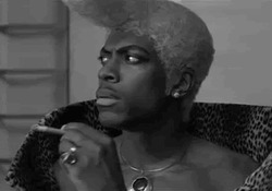 Мужчина недовольно жестикулирует - картинка gif