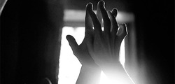 Руки переплетаются - картинка gif