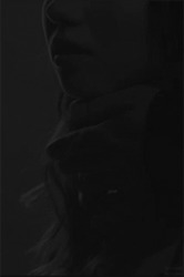 Рука обхватывает шею - картинка gif