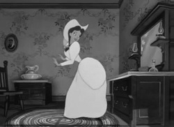 Девушка примеряет пышную юбку - картинка gif