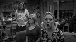 Пенни меняет выражение лица - картинка gif
