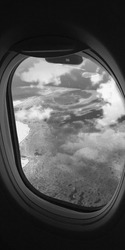 Вид из иллюминатора: облака плывут - картинка gif