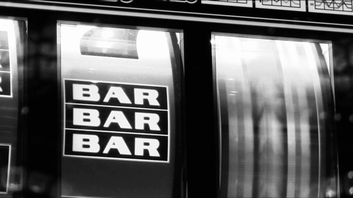 Слот-машина, BAR, вращение - Деньги и успех