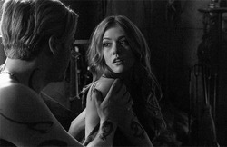 Нежность героев - картинка gif