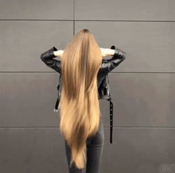Длинные волосы струятся вниз - картинка gif