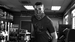 Достает пистолет | Grand Theft Auto VI - картинка gif